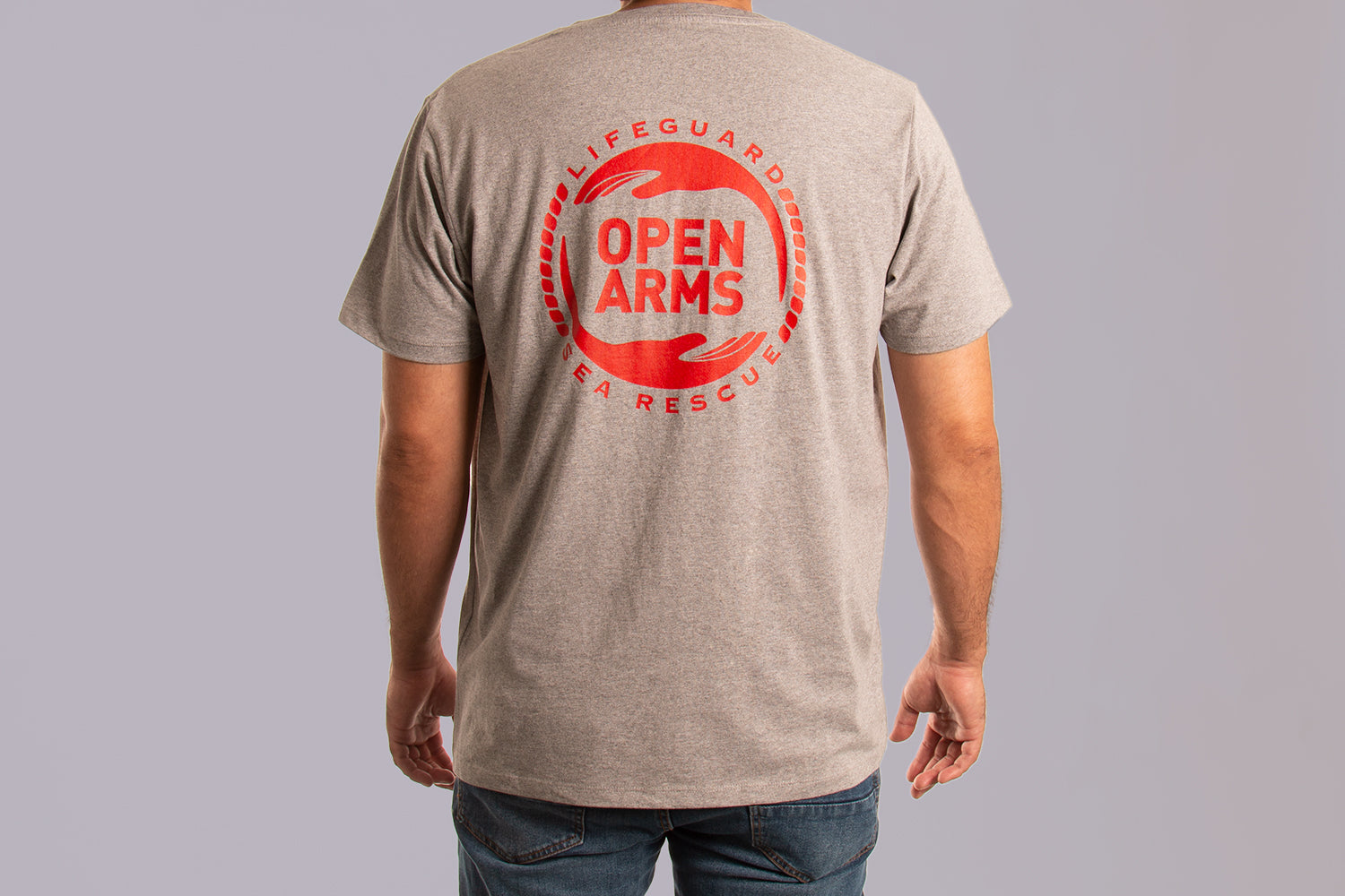 Pack de productos Camiseta gris y Pin Open Arms